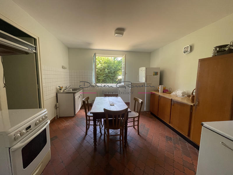 Propriété - 256 m² - 8 pièces