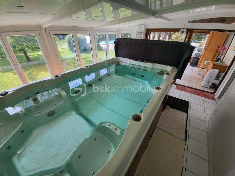 Propriété - 250 m² - 9 pièces