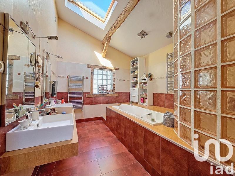 Maison - 277 m² - 10 pièces