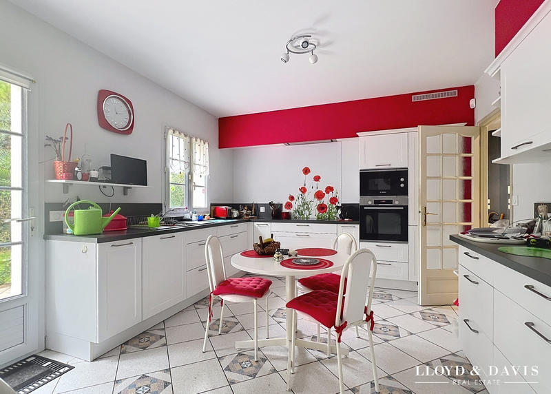 Maison - 205 m² - 6 pièces