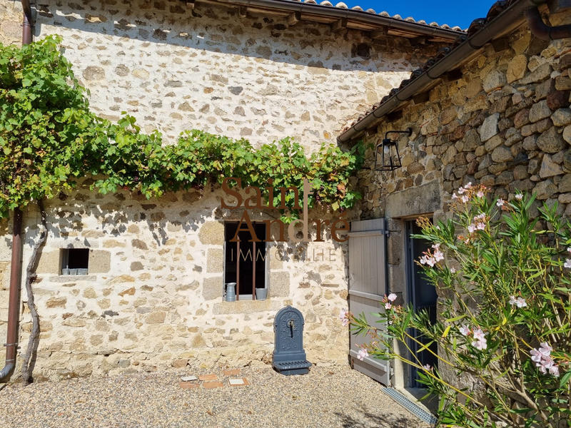 Maison - 370 m² - 6 pièces