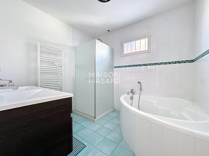 Maison - 199 m² - 9 pièces