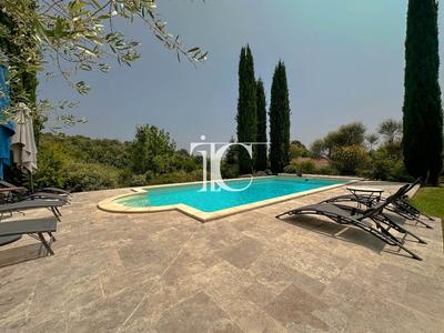 Propriété - 175 m² - 8 pièces