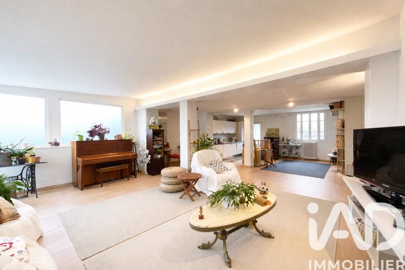 Maison - 250 m² - 8 pièces