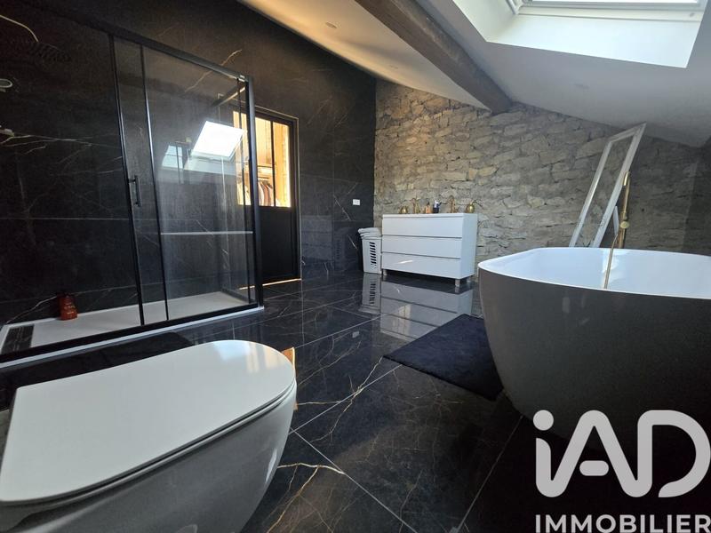 Maison - 235 m² - 7 pièces