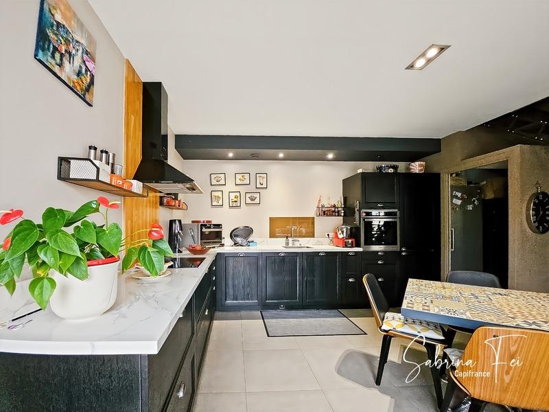 Maison - 143 m² - 5 pièces