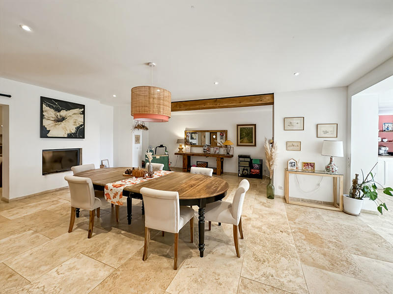 Maison - 260 m² - 8 pièces