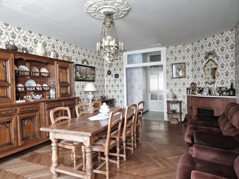 Maison - 213 m² - 10 pièces