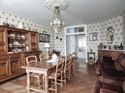 Maison - 213 m² - 10 pièces