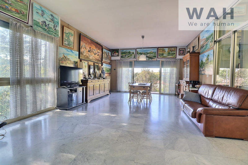 Maison - 280 m² - 11 pièces