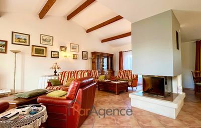 Maison - 202 m² - 6 pièces