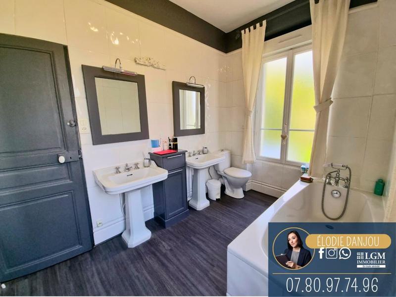 Demeure - 180 m² - 6 pièces