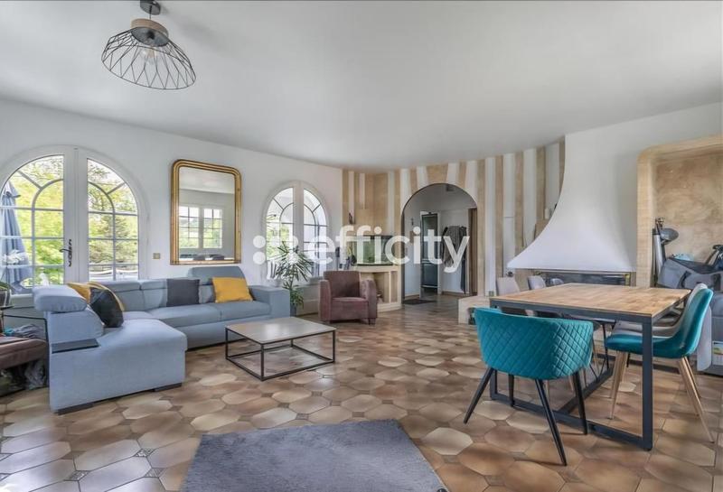 Maison - 166 m² - 8 pièces