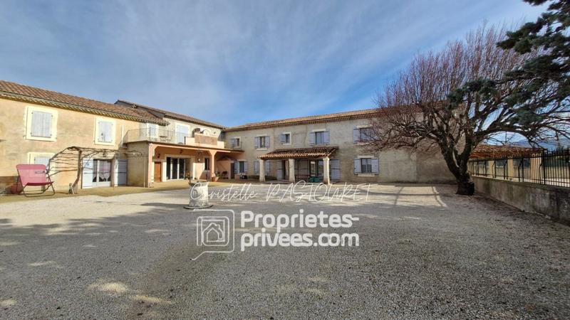 Propriété - 900 m² - 28 pièces