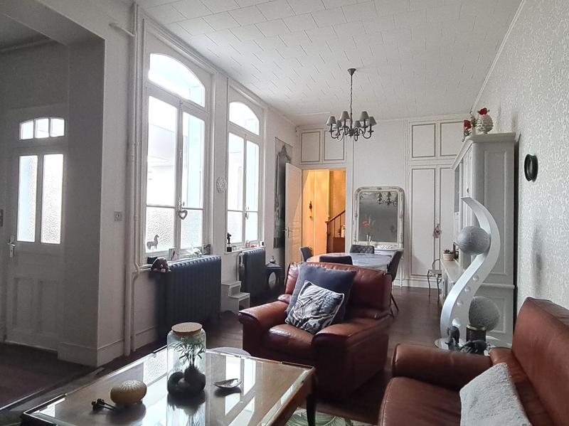 Maison - 212 m² - 6 pièces