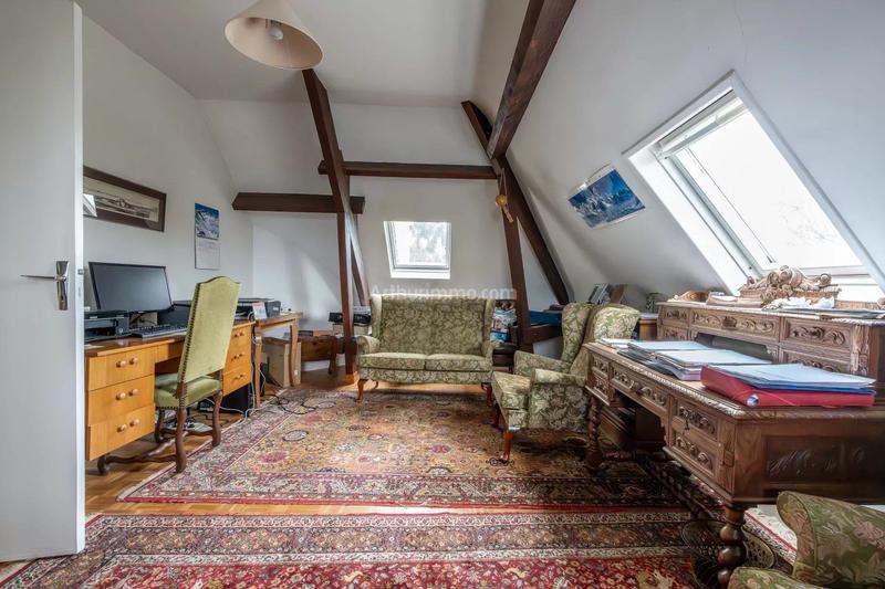 Maison - 210 m² - 9 pièces