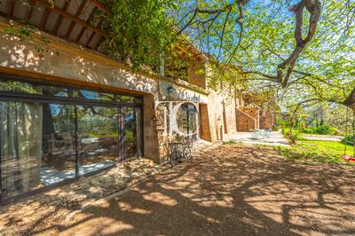 Maison - 275 m² - 11 pièces