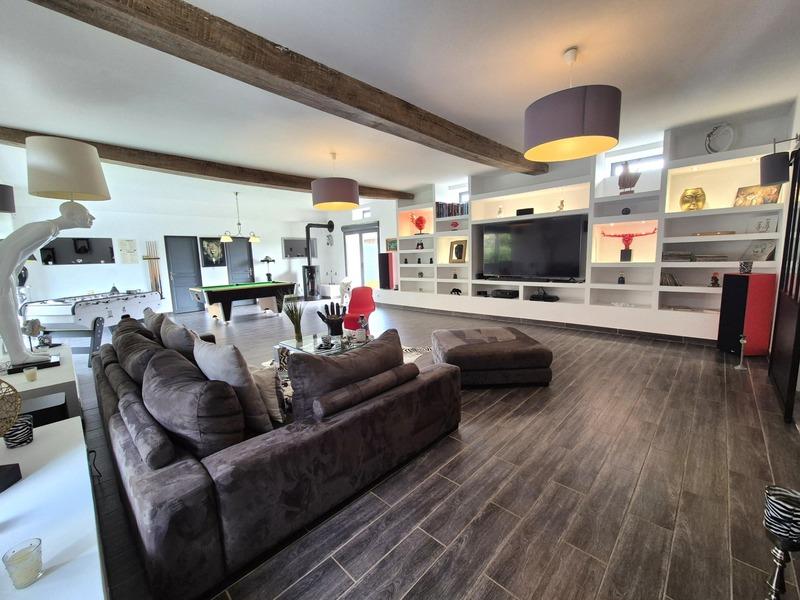 Propriété - 440 m² - 11 pièces