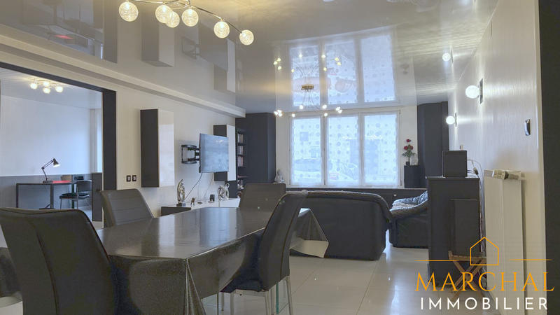 Maison - 235 m² - 7 pièces