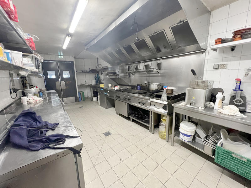 Fonds de commerce - Magasins - 197 m²