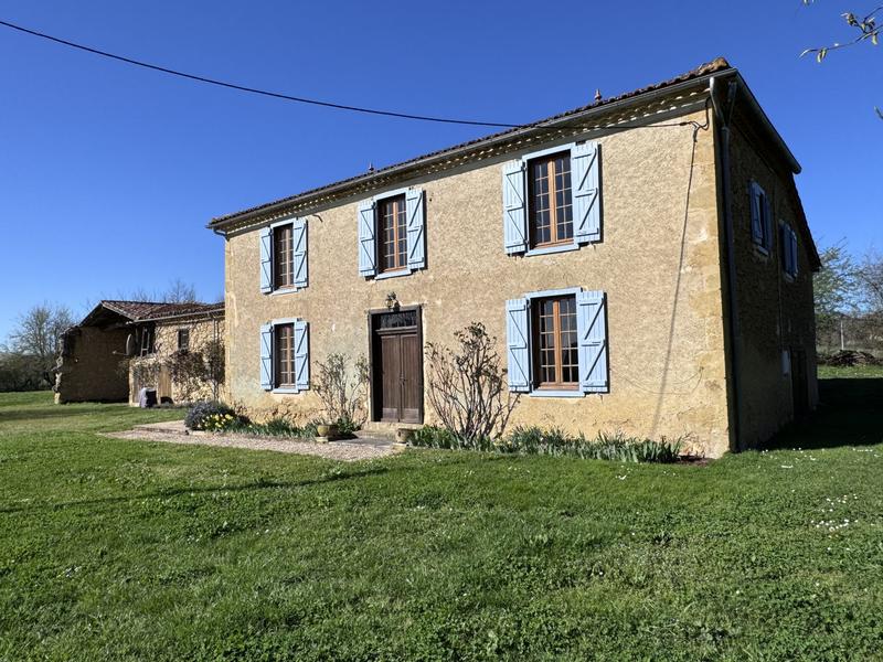 Maison - 205 m² - 7 pièces