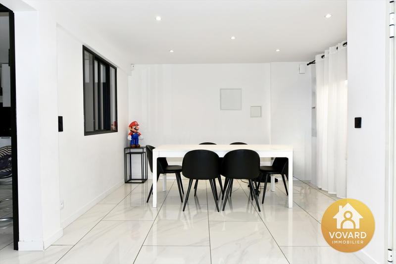 Maison - 156 m² - 9 pièces