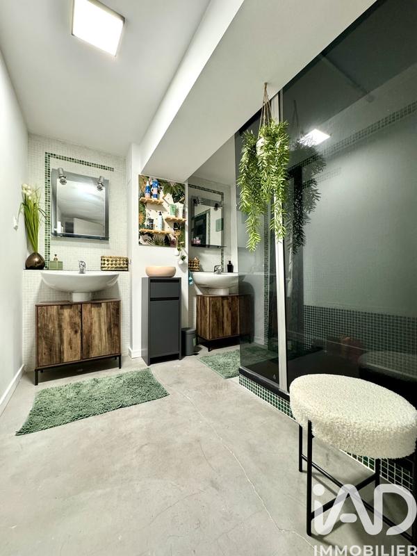 Loft - 185 m² - 5 pièces