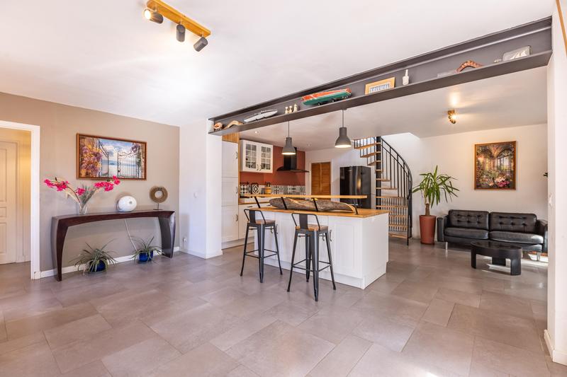 Maison - 185 m² - 7 pièces