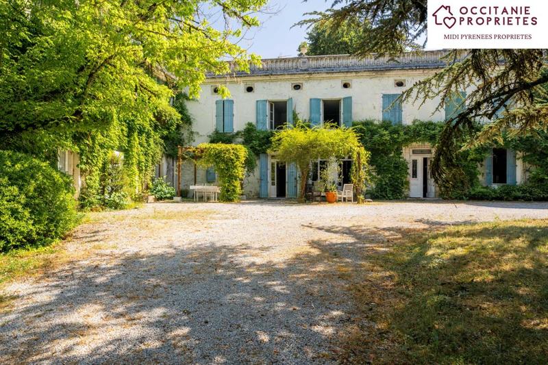 Maison de maîtres - 409 m² - 13 pièces