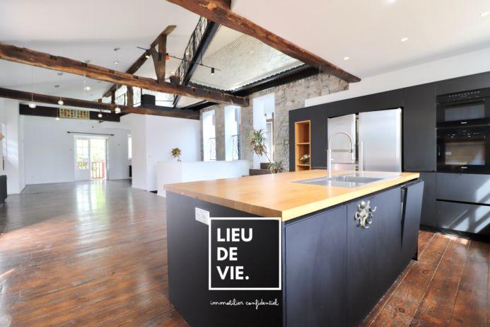 Appartement ancien - 251 m² - 8 pièces