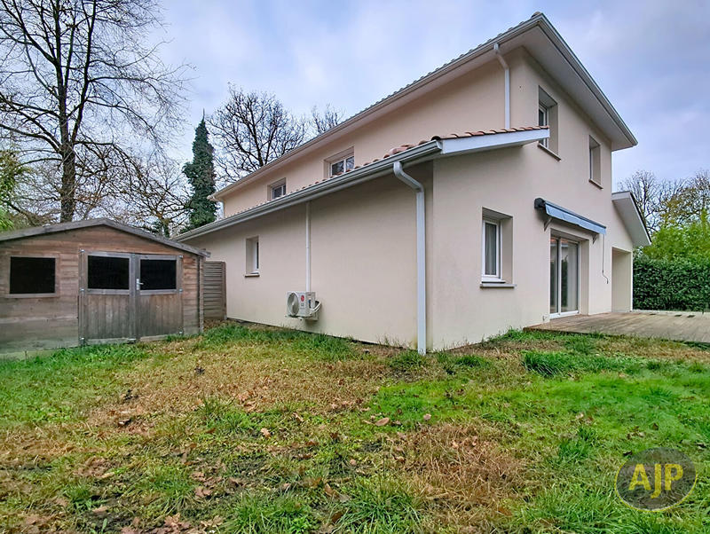 Maison - 104 m² - 6 pièces