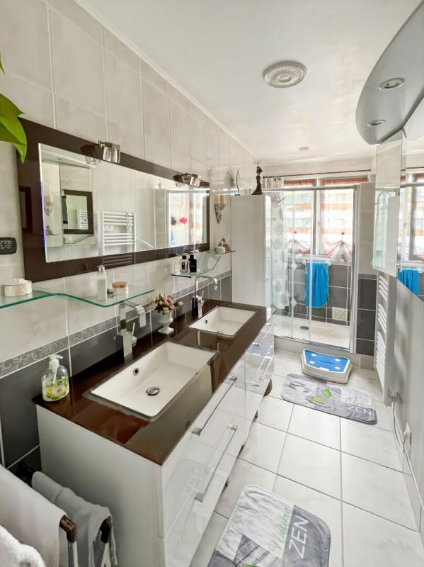 Maison - 150 m² - 8 pièces