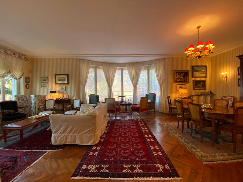 Maison - 210 m² - 7 pièces