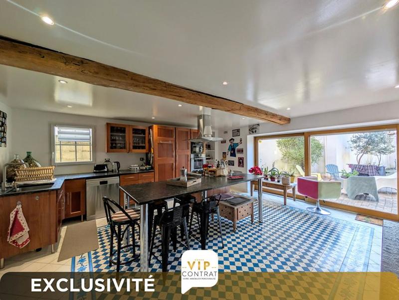 Maison - 246 m² - 9 pièces