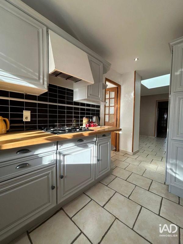 Maison - 250 m² - 6 pièces