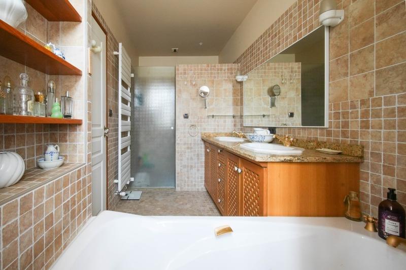 Propriété - 430 m² - 8 pièces