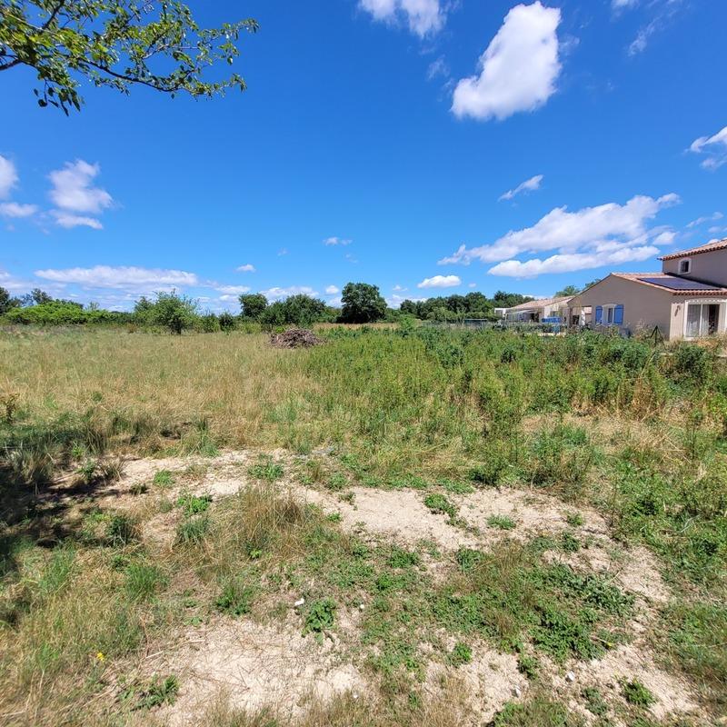 Terrain constructible - 1 075 m²