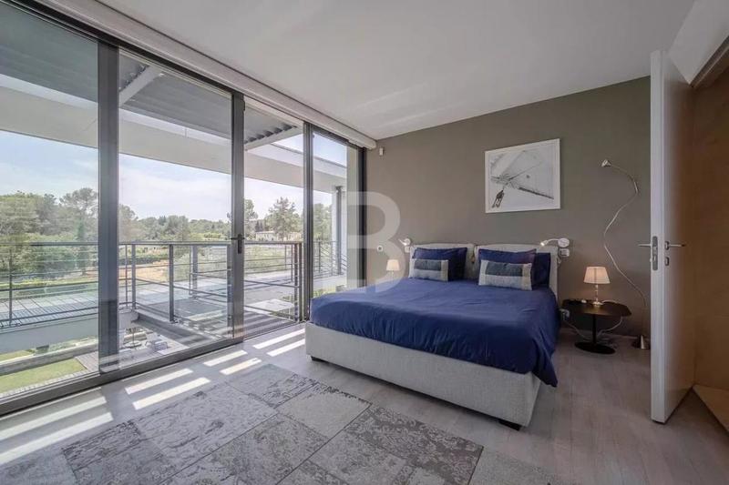 Maison - 480 m² - 8 pièces