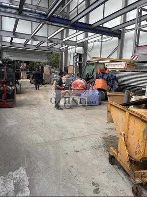Entrepôt - 810 m²