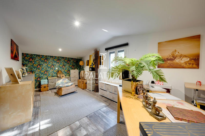 Maison - 221 m² - 5 pièces