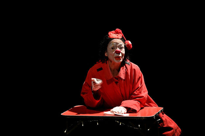 Théâtre clownesque - Conférence pholosofolique par Ana Maria Vénégas de la Cie théâtre au vent