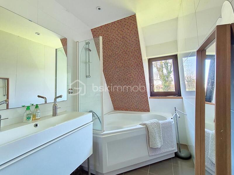 Maison traditionnelle - 245 m² - 7 pièces