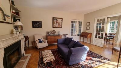 Maison - 233 m² - 8 pièces