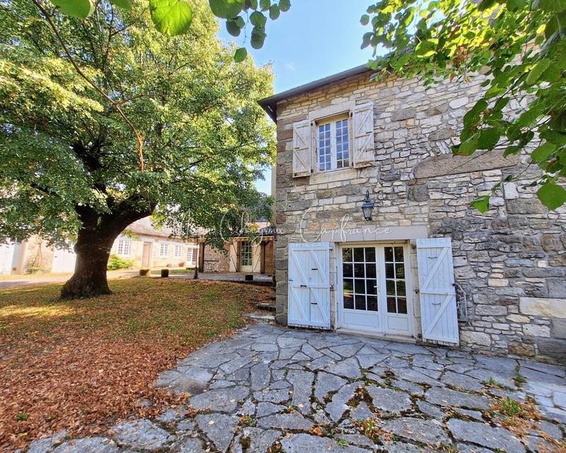 Maison - 222 m² - 8 pièces