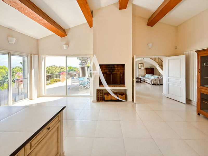 Maison - 295 m² - 10 pièces