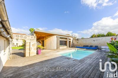 Maison - 240 m² - 6 pièces