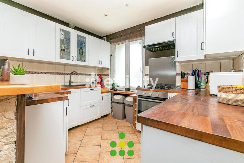 Maison - 94 m² - 5 pièces