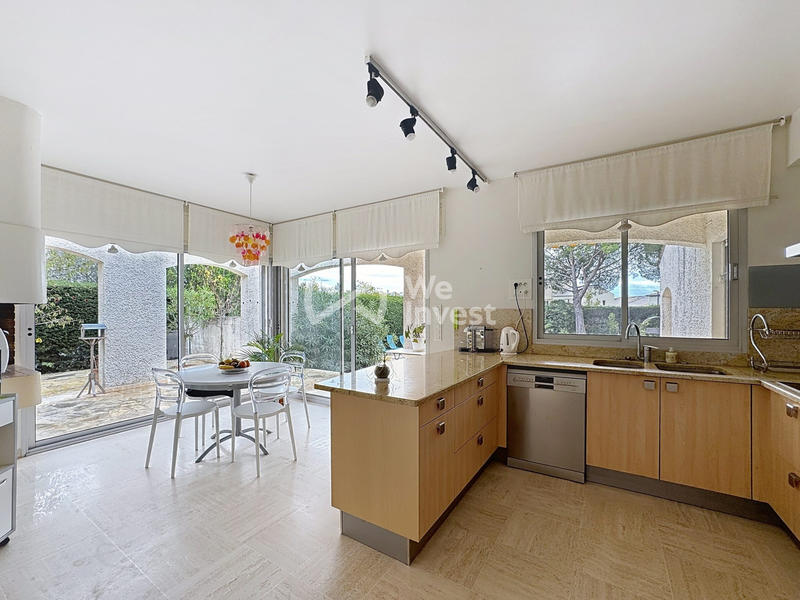 Maison - 230 m² - 5 pièces