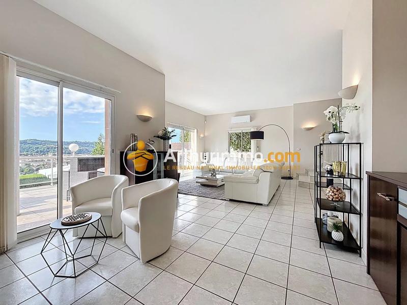 Maison - 205 m² - 7 pièces