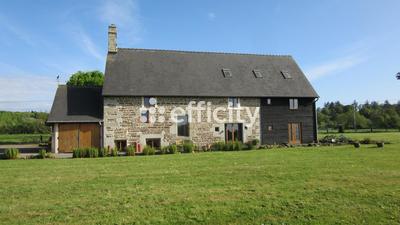 Maison - 269 m² - 9 pièces